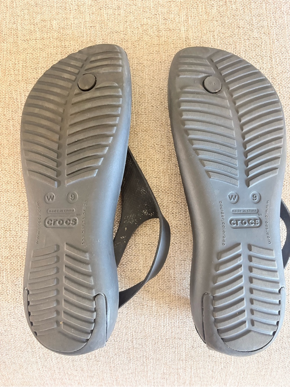 CROCS Women’s Black Slingback Thong Sandals Crocs Women's Sexi Flip Sandals - Picture 2 of 3